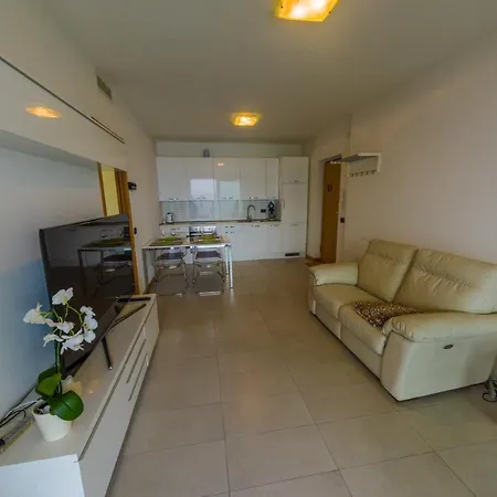 Apartment Sleeps 4 Pool Argegno