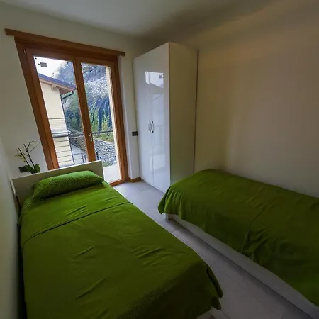 Sleeps 4 Pool Apartment Argegno